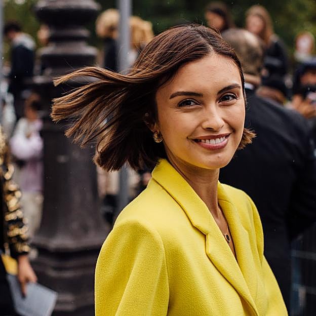 Tres trucos para controlar y dominar tu pelo lacio en los días más húmedos