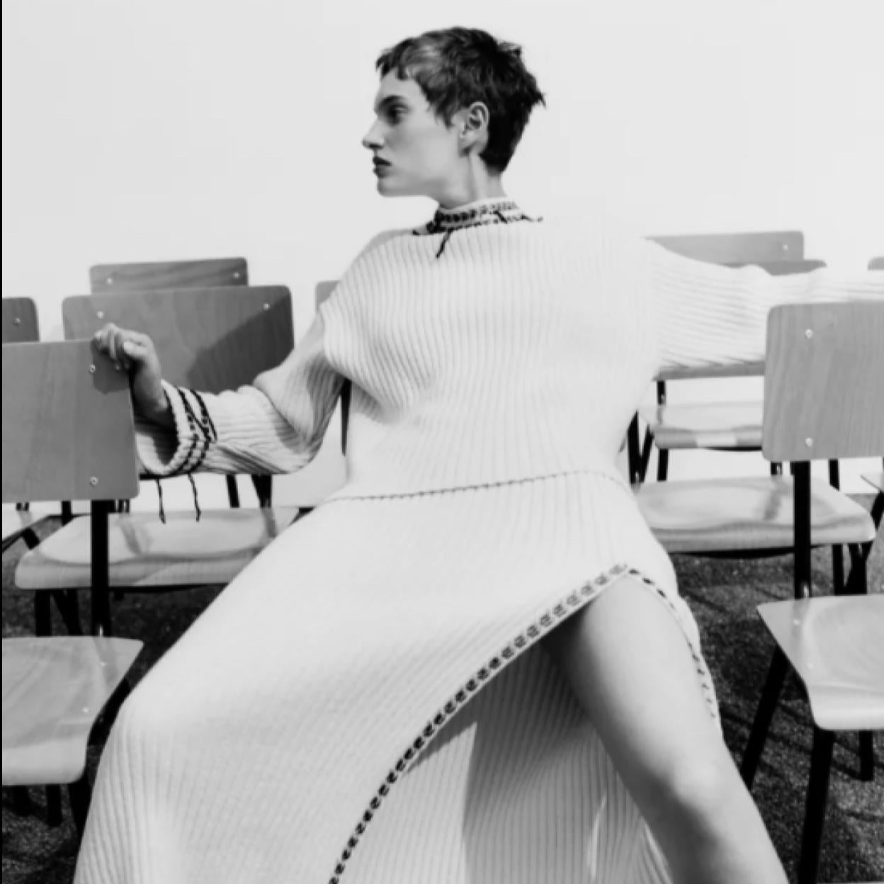 ¿Con chaleco o con jersey? El conjunto de punto de Zara que sienta de maravilla y te va a solucionar tus looks de entretiempo