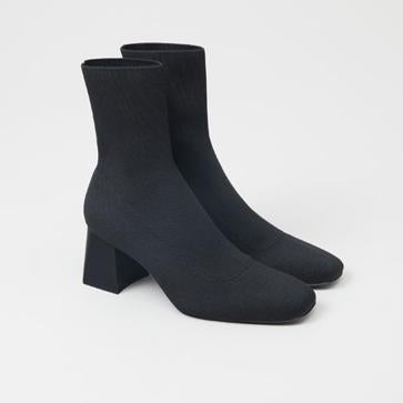 Imagen secundaria 1 - Cowboy o calcetín: Lefties tiene los botines de tacón cómodo mas bonitos (y baratos) del inicio de temporada