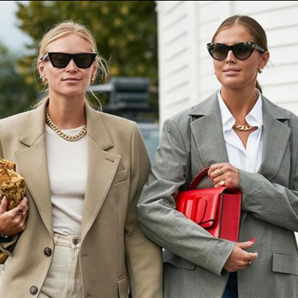 Las americanas lisas de Stradivarius tienen tanto estilo que se van a convertir en el comodín de todos tus looks de entretiempo