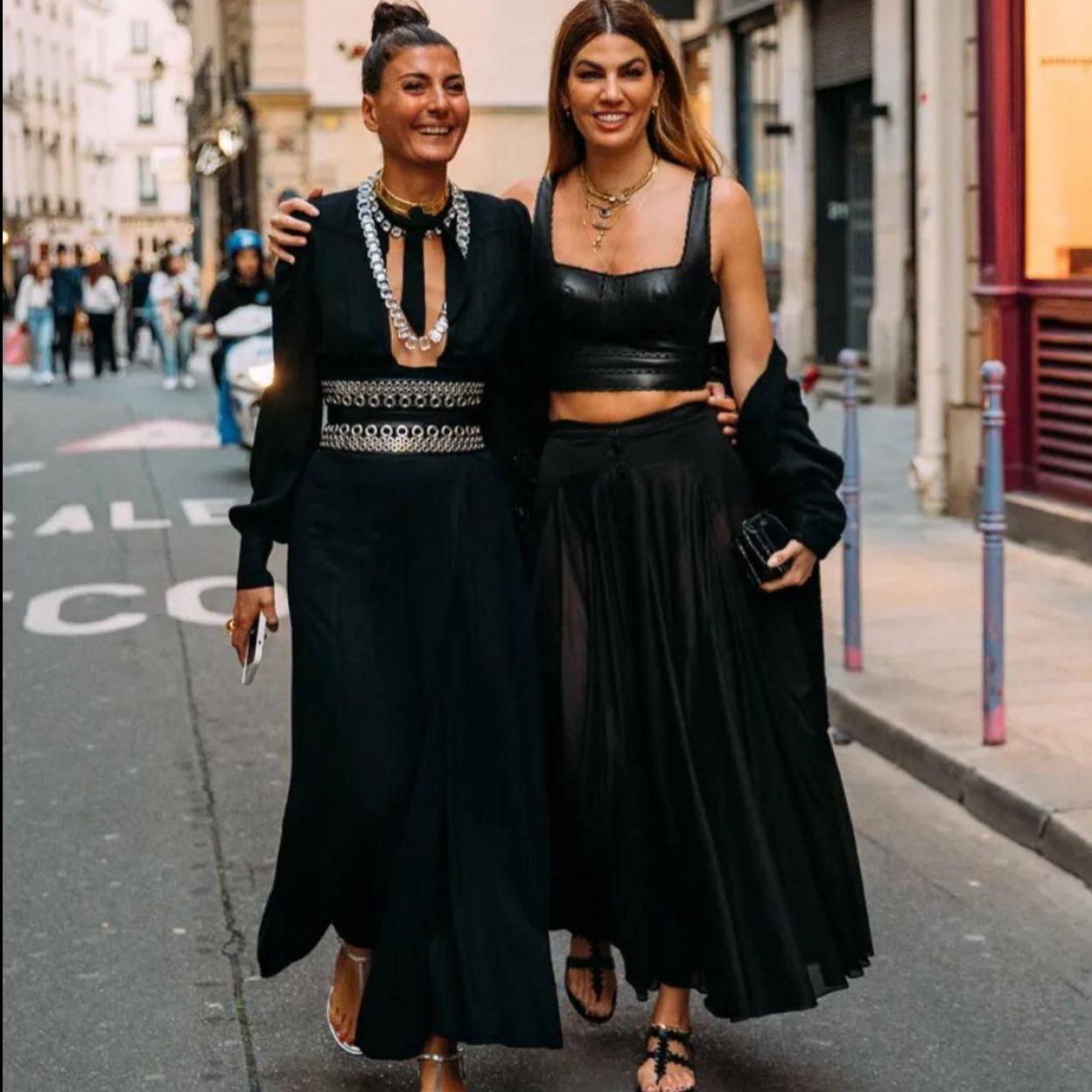 Pincha en la imagen para ver 8 faldas midi que acaban de llegar a las tiendas y son perfectas para tus estilismos de pretemporada