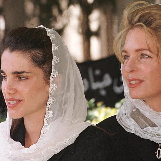 Así se declararon la guerra Rania y Noor de Jordania, enfrentadas por el estilo, la influencia y el poder en el país: en una boda y frente a Felipe y Letizia