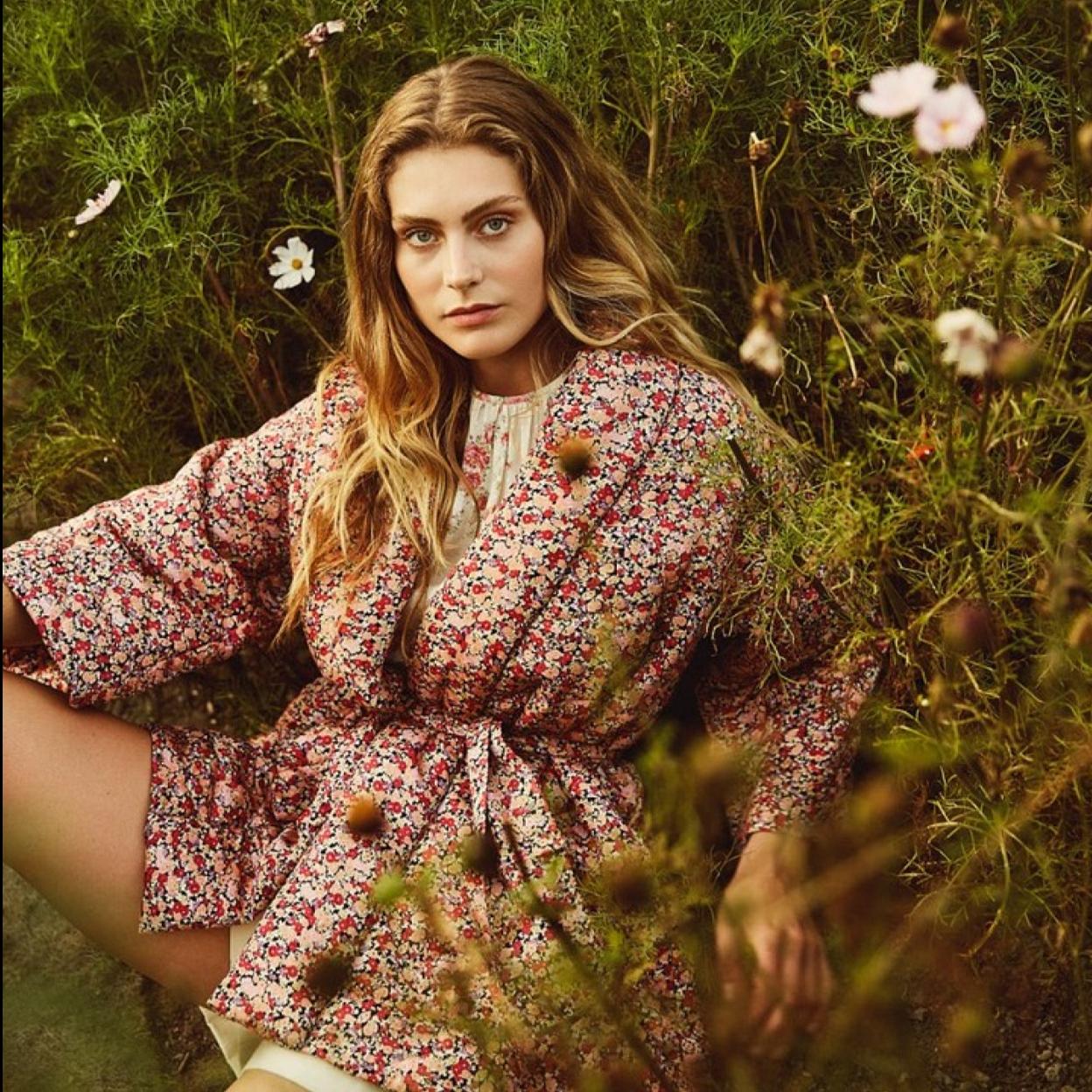 Pincha en la imagen para descubrir la prenda que no puede faltar en tus looks de entretiempo, el cárdigan.