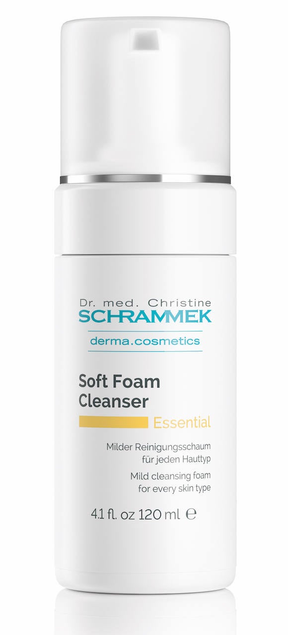 Espuma limpiadora pensada para todo tipo de pieles que ofrece limpieza y tratamiento en un solo producto. Formulada para que no irrite los ojos, no reseca la piel, y ofrece una sensación de hidratación después de su aplicación, eliminando profundamente los restos de maquillaje. (28 euros)