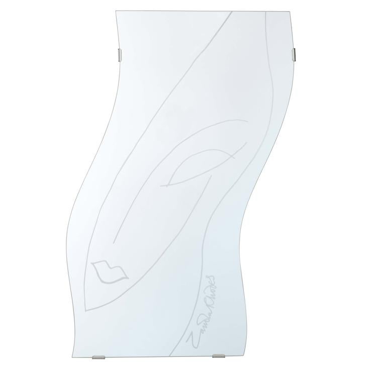 Espejo de pared con dibujo en el vidrio con dimensiones de 56x80 cm. Tiene un precio de 15 euros.