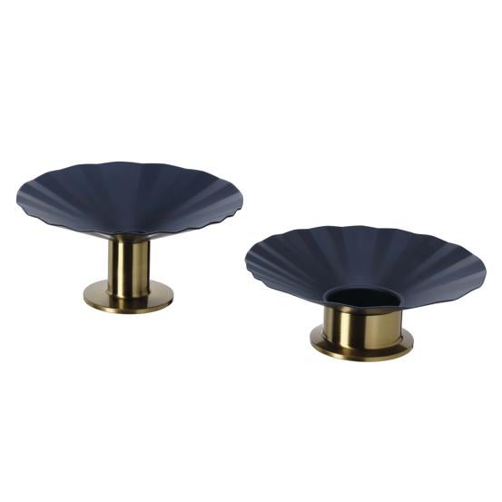 Portavelas de aluminio en azul y dorado (9 euros).