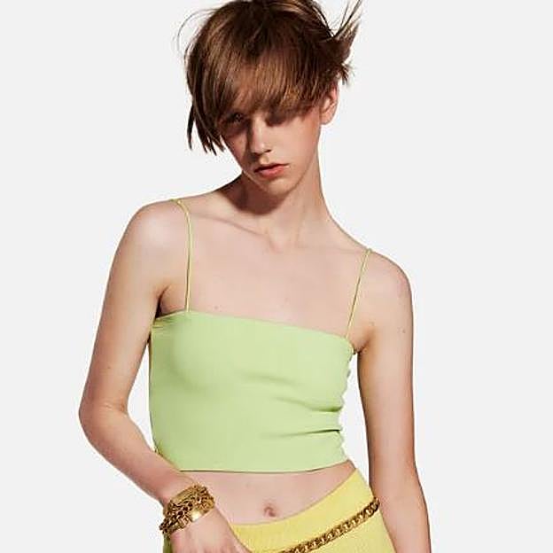 Imagen principal - Rosa y verde con blazer y top, la combinación ganadora (y fácil de copiar) de Nuria Roca para conseguir un look de diez