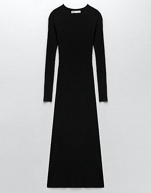 Vestido midi de canalé de Zara. 25,95 euros