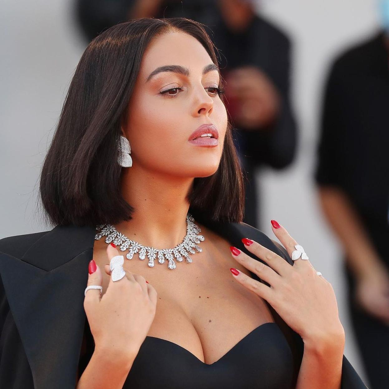 Pincha en la imagen para descubrir los mejores looks de belleza del Festival de Venecia 2021.