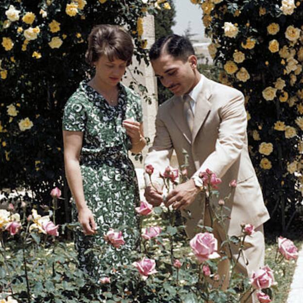 El rey Hussein de Jordania y la reina Muna, cuando aún mantenía una relación sentimental con la actriz de Hollywood Susan Cabot.