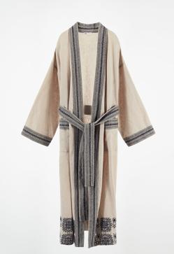 Imagen secundaria 2 - Tres kimonos muy favorecedores y elegantes que vas a poder ponerte todo el otoño