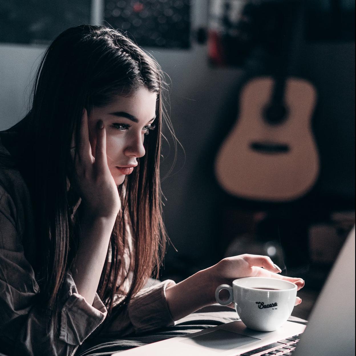 De la vitamina D al magnesio: los cinco suplementos básicos para mejorar tu cerebro y superar la niebla mental en tu vuelta al trabajo