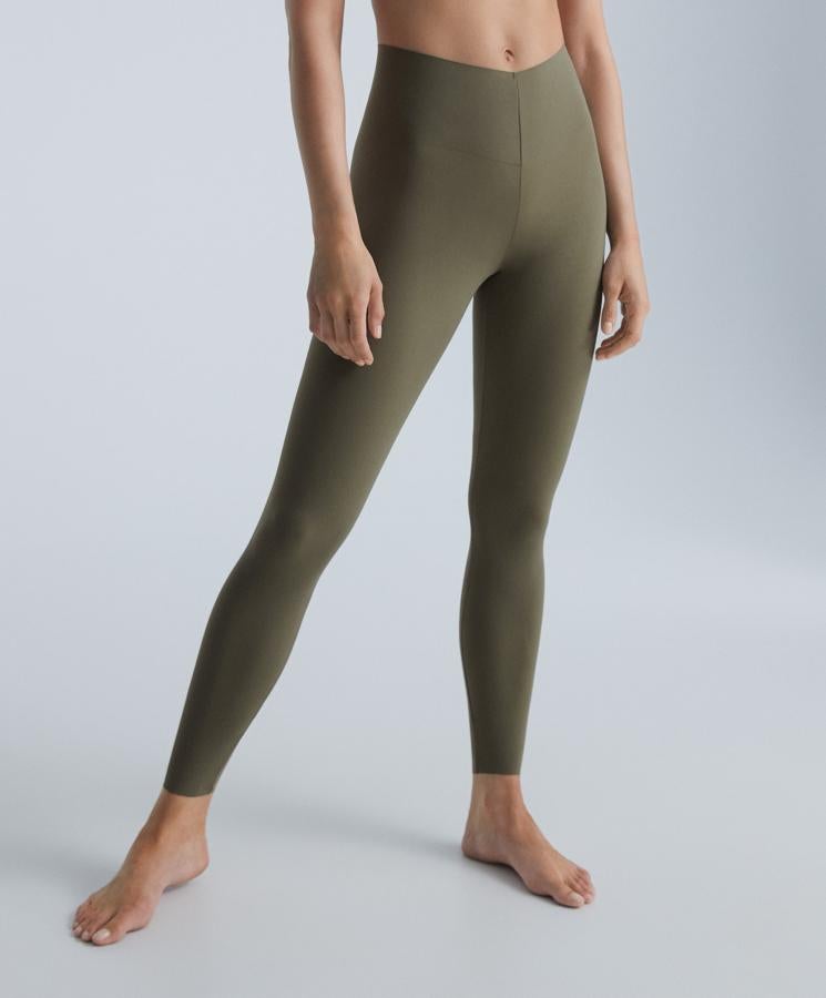 Disponible en varios colores, estos leggings de alta resistencia y con cintura en forma de V tienen un precio de 29,99 euros.