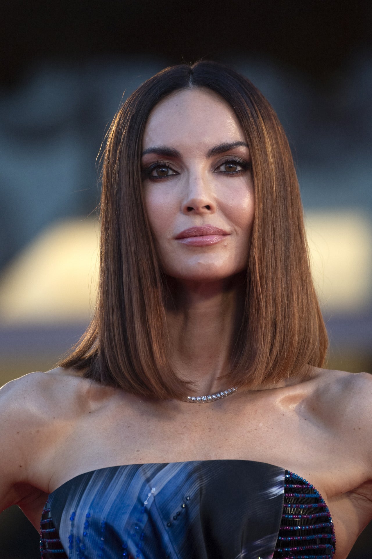 El corte de cabello de Eugenia Silva será tendencia este otoño e invierno. La modelo en la red carpet del Festival de Cine de Venecia demostró que con este tipo de modelo se crea una gran versatilidad en el rostro. Por ese motivo, el maquillaje es suave y natural. 