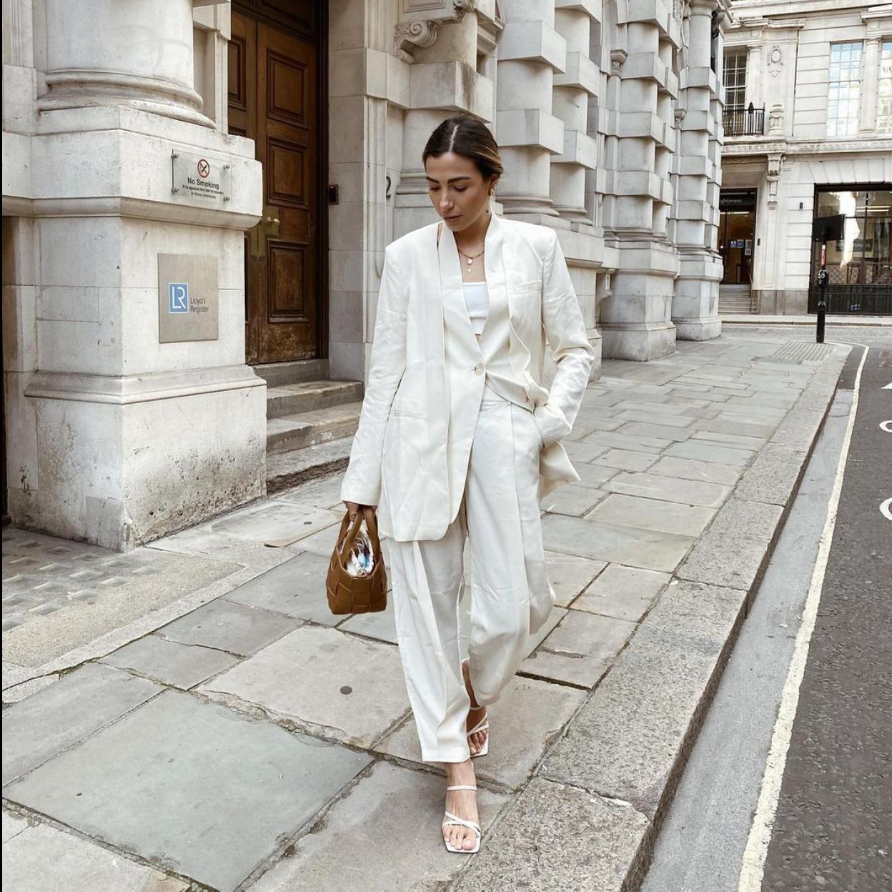 Pincha en la imagen para descubrir los trajes que acaban de llegar a Zara y son perfectos para una vuelta a la oficina impecable.