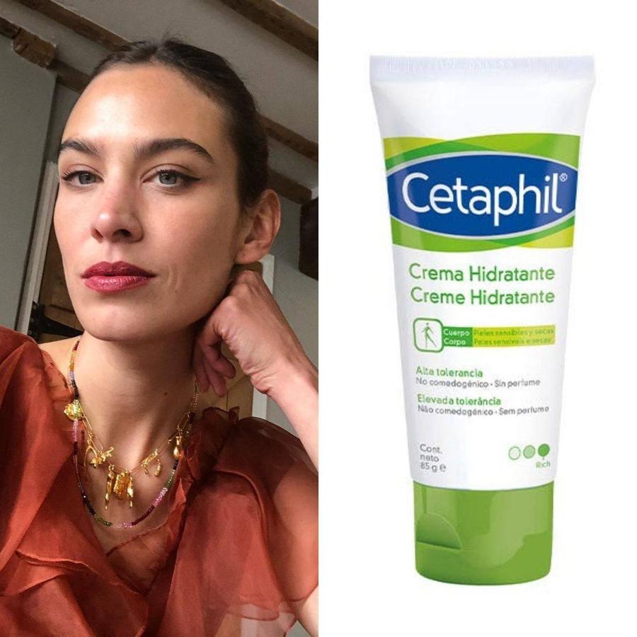 La ‘it girl’ ha reconocido que el producto estrella que utiliza para revivir su piel seca es una crema que ronda los 10 euros. En particular, se trata de Cetaphil, con una formulación no grasa, de rápida absorción, con alta tolerancia (apta para pieles sensibles) y enriquecida con ingredientes hidratantes como la vitamina E, la glicerina o el aceite de almendras. Chung recomienda mezclarla con un aceite facial, en su caso, el de Decléor. 11,50 euros.