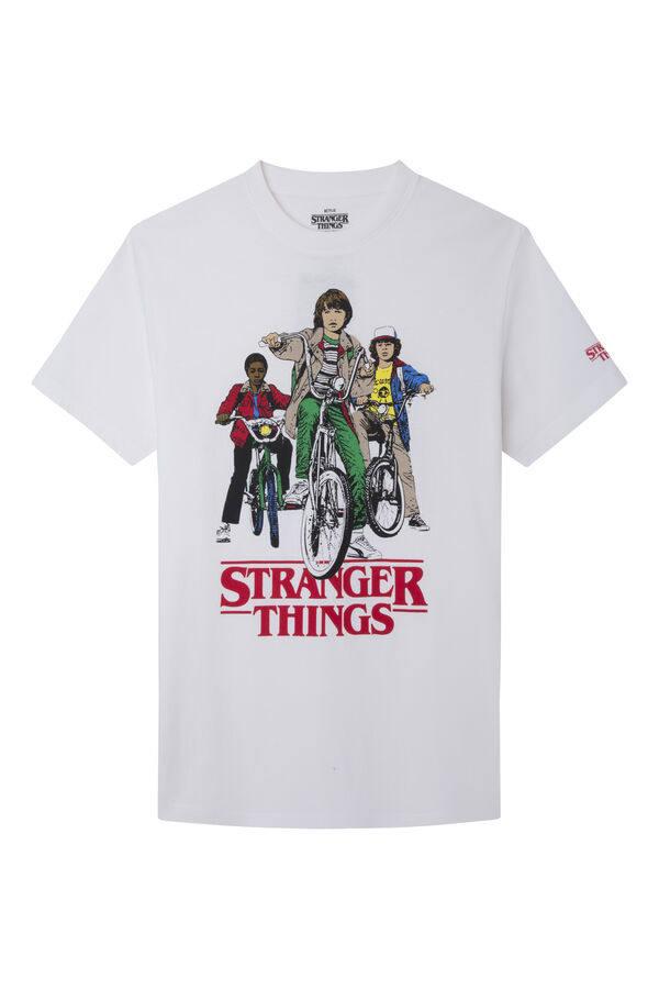 Esta camiseta de color crudo tiene un estampado estilo vintage con los personajes de ‘Stranger Things’. La encontrarás en Springfield y puede ser tuya por 19,99 €.