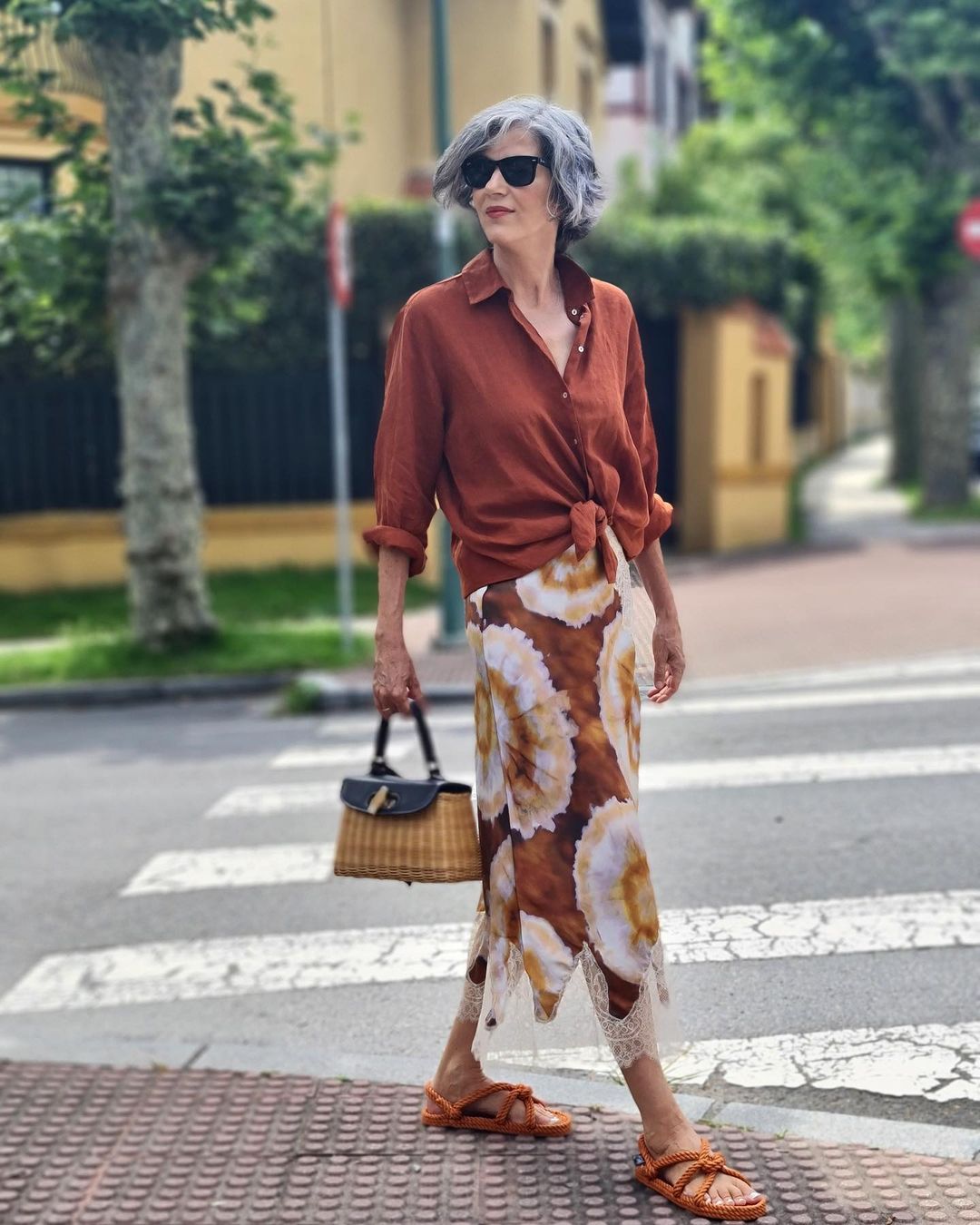 Carmen Gimeno interpreta las tendencias de temporada mejor que nadie, y no ha dudado en sumarse a la fiebre del marrón con este total look de Zara.