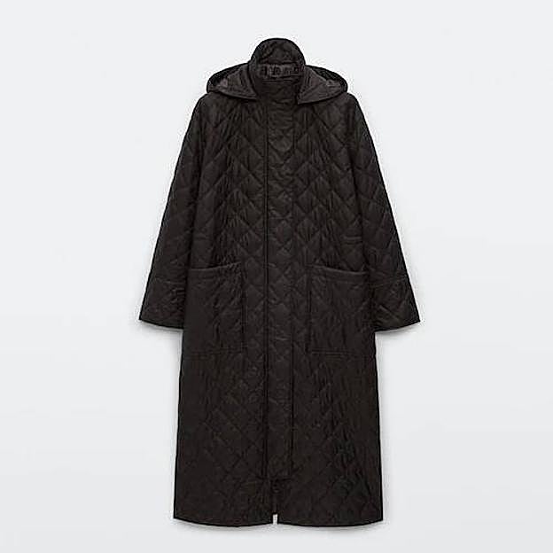 Abrigo largo acolchado negro de Massimo Dutti