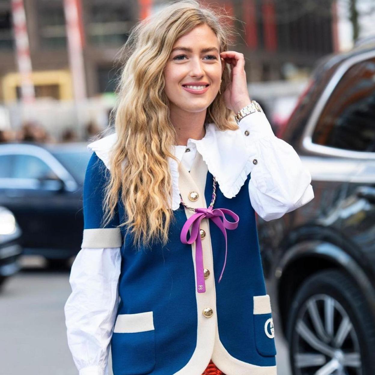 Pincha en la foto para ver las camisas blancas y blusas románticas más bonitas de Zara Home para llevar con vaqueros (o sobre tus vestidos de verano favoritos).