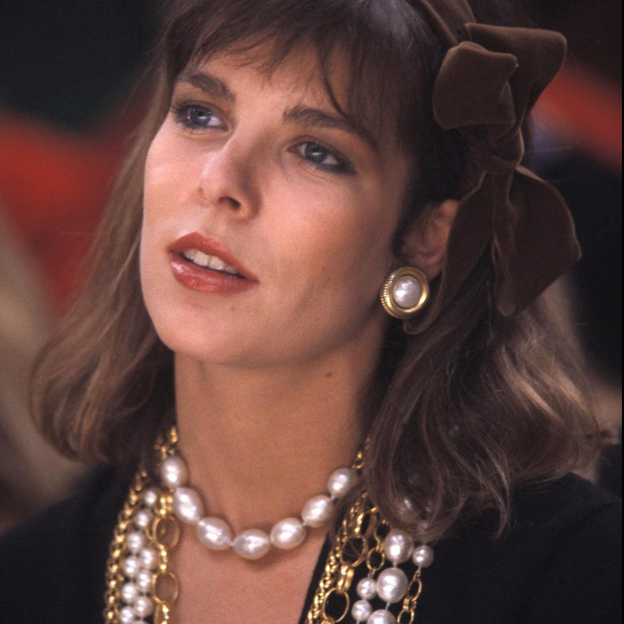 Pincha en la imagen para descubrir todas las tendencias de este otoño que Carolina de Mónaco ya llevó en los 70: los looks royals que vas a querer copiarle esta temporada.