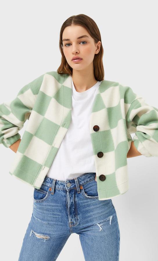 Cárdigan de Stradivarius (25,99 euros).