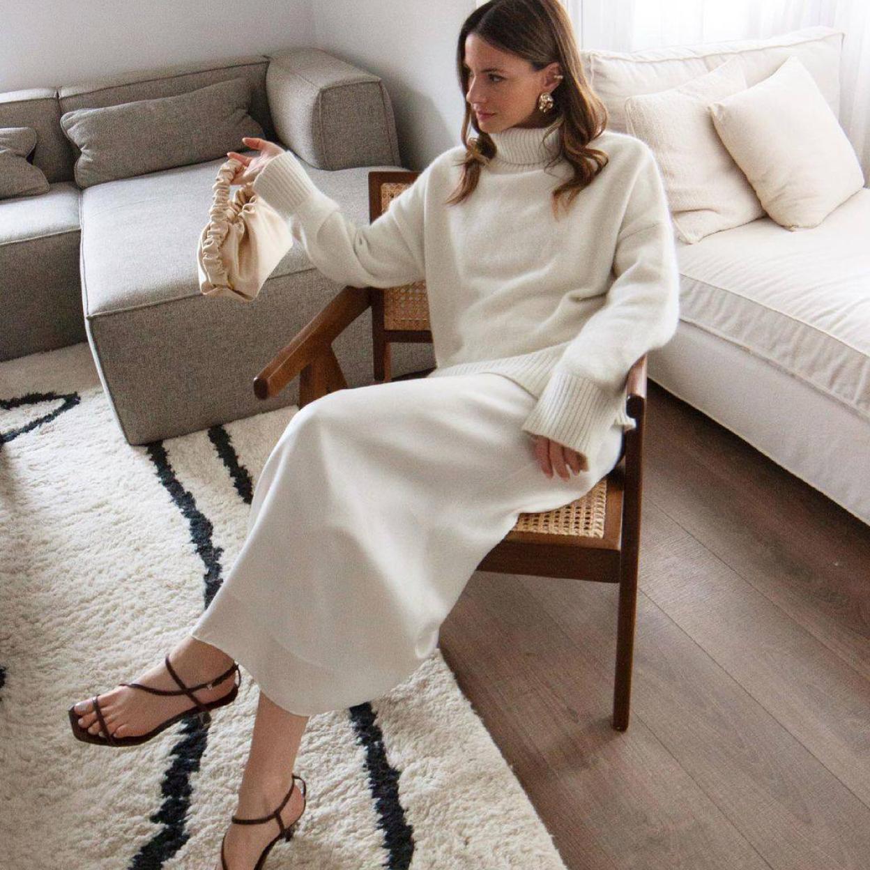 Pincha en la imagen para ver Alerta, tendencia: el satén llena de lujo la nueva colección de Zara y estos son los vestidos, faldas y tops que necesitas comprar antes de que se agoten (porque van a arrasar en Instagram)