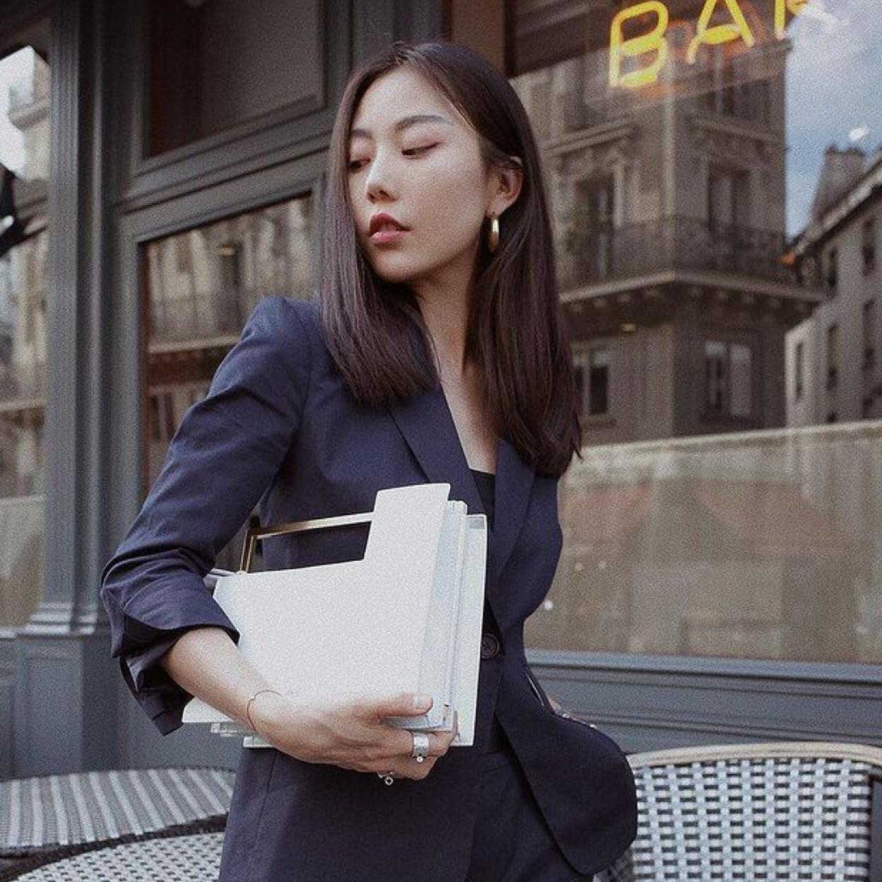 Pincha en la imagen para ver todos los champús naturales y sin sulfatos para recuperar el brillo de tu melena en tiempo récord.