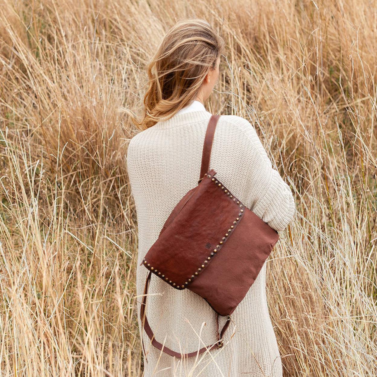 Pincha en la foto para ver la combinación perfecta para un look de oficina clásico e infalible