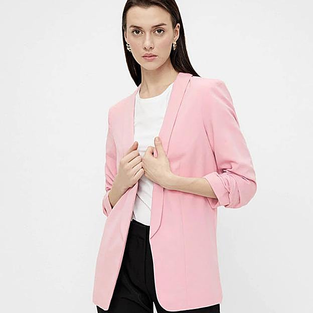 Imagen principal - Esta chaqueta dará un toque elegante a tus looks de diario