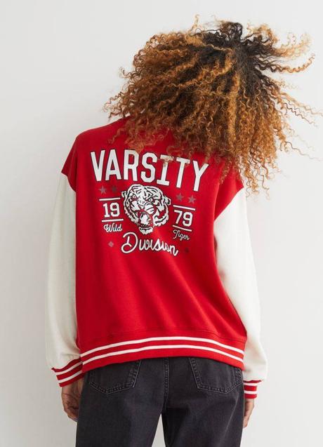 Imagen - La chaqueta es ideal para llevar vestidos durante el entretiempo