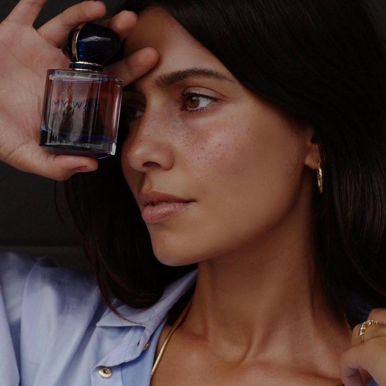 Pincha en la foto para descubrir perfumes con aroma fresco que te recordarán al verano sea el momento del año que sea