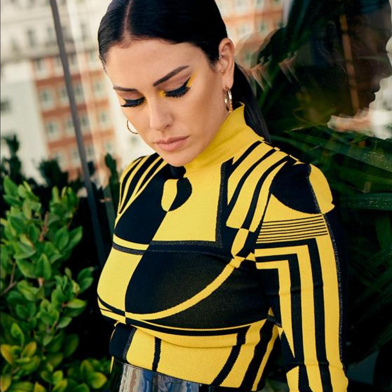 Pincha en la imagen para descubrir las ocho paletas de sombras de ojos muy coloridas que son perfectas para alegrar tu día al instante. 