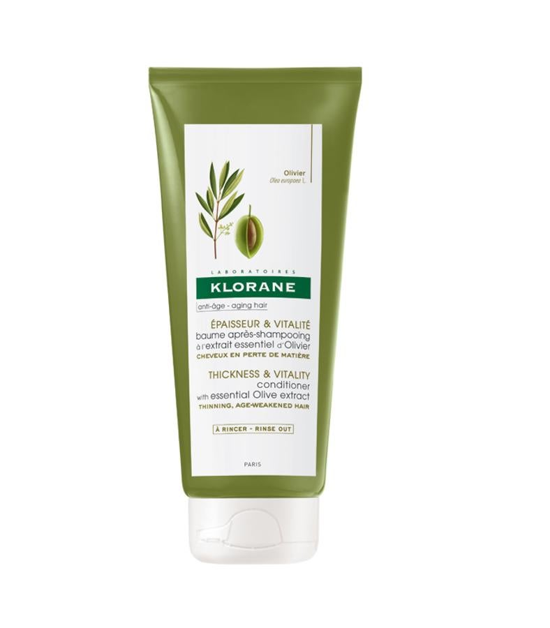 El Bálsamo de Olivo aporta suavidad y flexibilidad al cabello, al mismo tiempo que lo regenera. Rico en extracto esencial de Olivo, este complejo hidratante y con cuerpo permite hidratar la fibra capilar (13,06 euros).