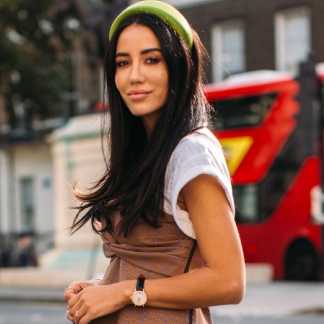 Pincha en la imagen para descubrir las siete paletas de sombras de tonos tierra con las que acentuarás tu mirada de la manera más natural. 