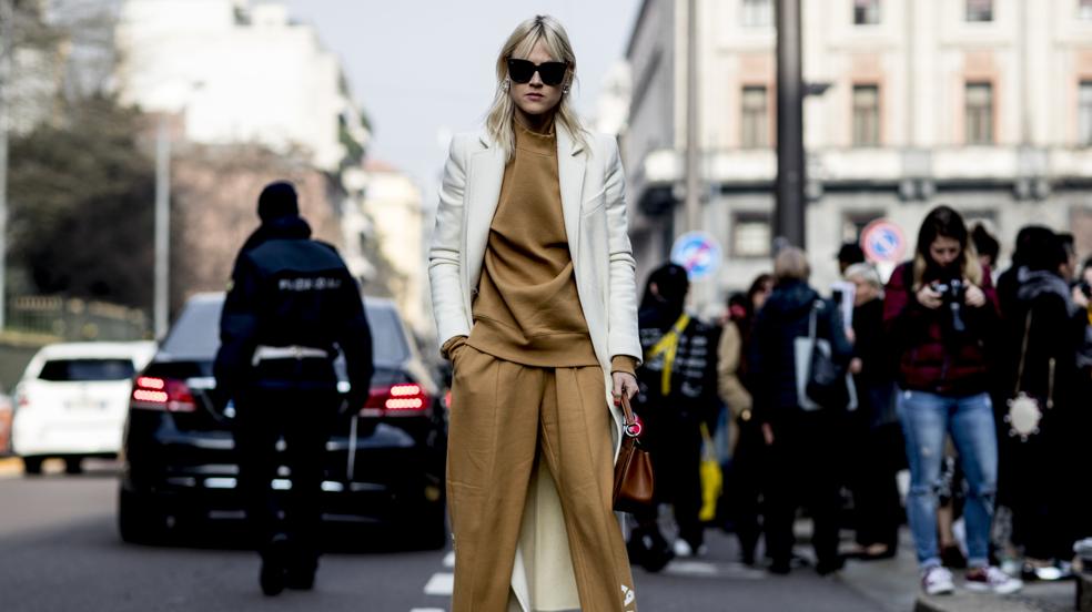 De punta, planos o zapatillas, este es el calzado que mejor combina con los pantalones anchos