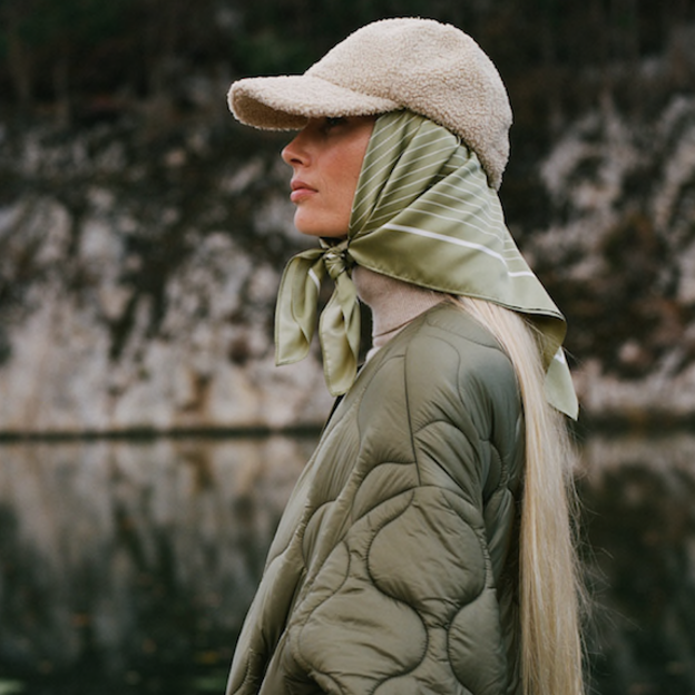 Pincha en la foto para ver 12 formas de ponerse el pañuelo en la cabeza. 