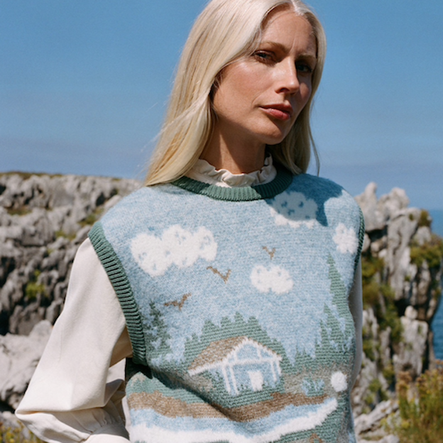 Pincha en la foto para ver cómo el punto vuelve y Zara y Mango tienen los looks de entretiempo con jerséis y chaquetas de nueva colección para arrasar. 