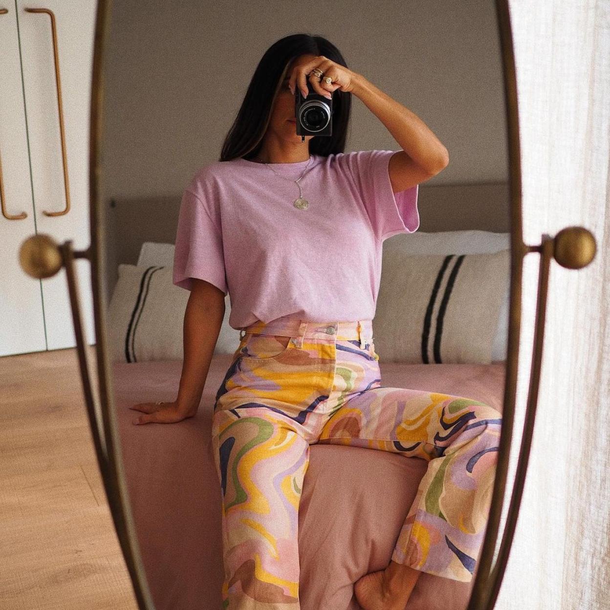 Pincha en la imagen para descubrir los pantalones vaqueros que estábamos esperando esta temporada: cómodos, estilosos y en seis colores.