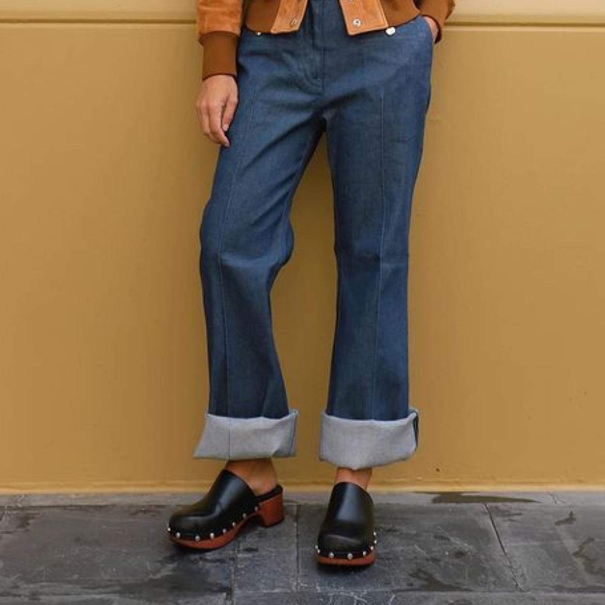 Pincha en la imagen para ver los zuecos perfectos para tus estilismos de entretiempo.