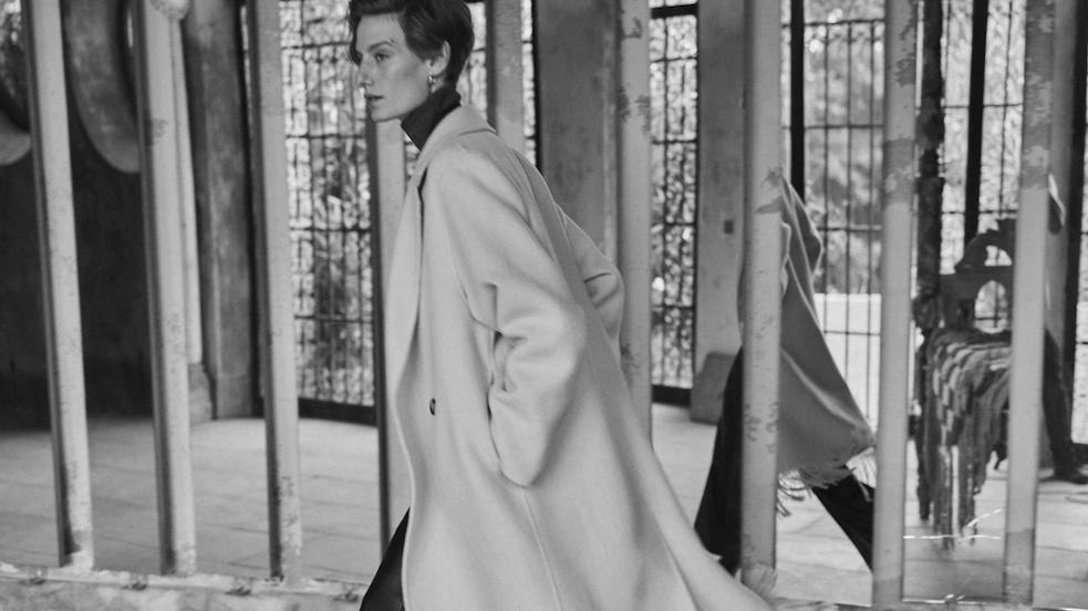 Los mejores chollos de las rebajas mid season de Mango: vestidos impresionantes, abrigos para los primeros días de otoño, vaqueros que hacen tipazo, blusas románticas...