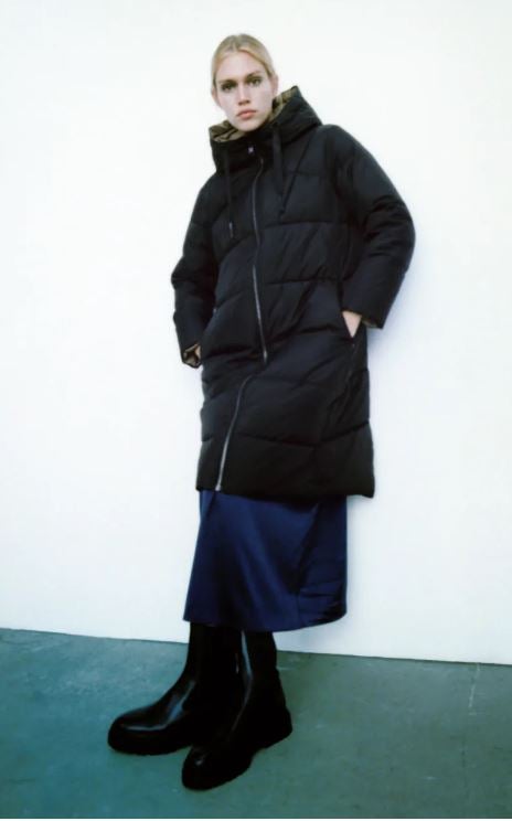 Este maxi plumas reversible cuesta 69.95 euros en Zara.