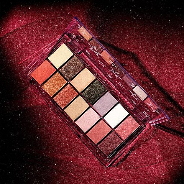 Planet Fanatic Palette e pueden aplicar en seco o con un pincel húmedo