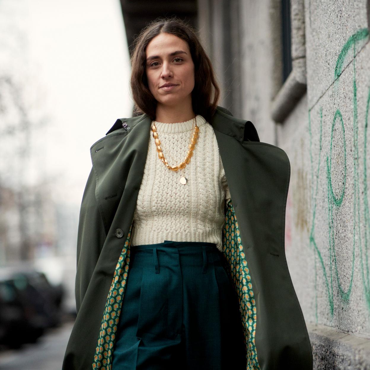 Pincha en la imagen para descubrir los conjuntos de punto de Zara y Mango que viene con todo tipo de prendas, de ponchos a shorts pasando por las faldas.