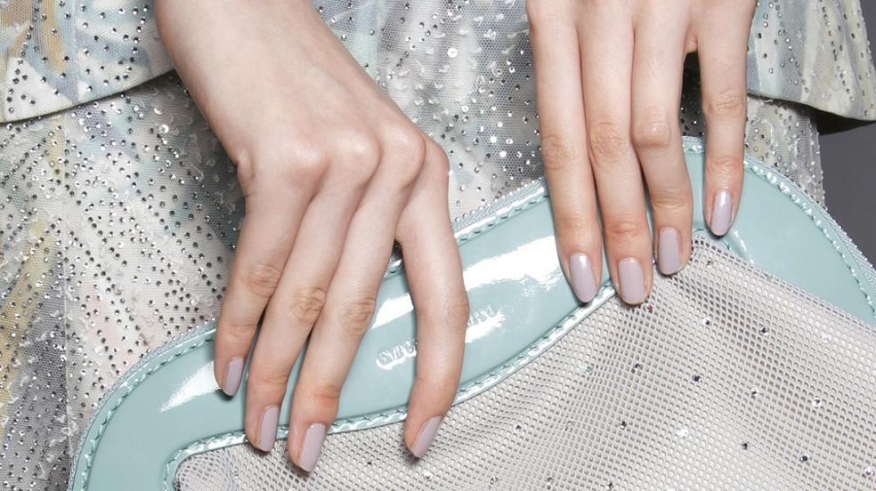 Por qué es tan importante el uso de una crema de manos para combatir arrugas y manchas