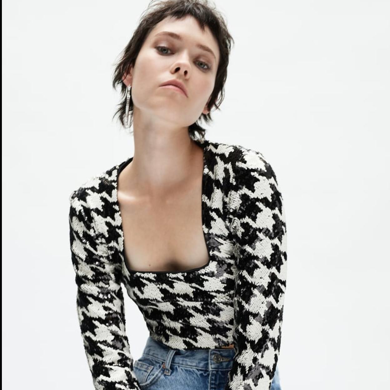 Pincha en la imagen para ver las americanas de colores que van a elevar tus looks sin complicarte la vida