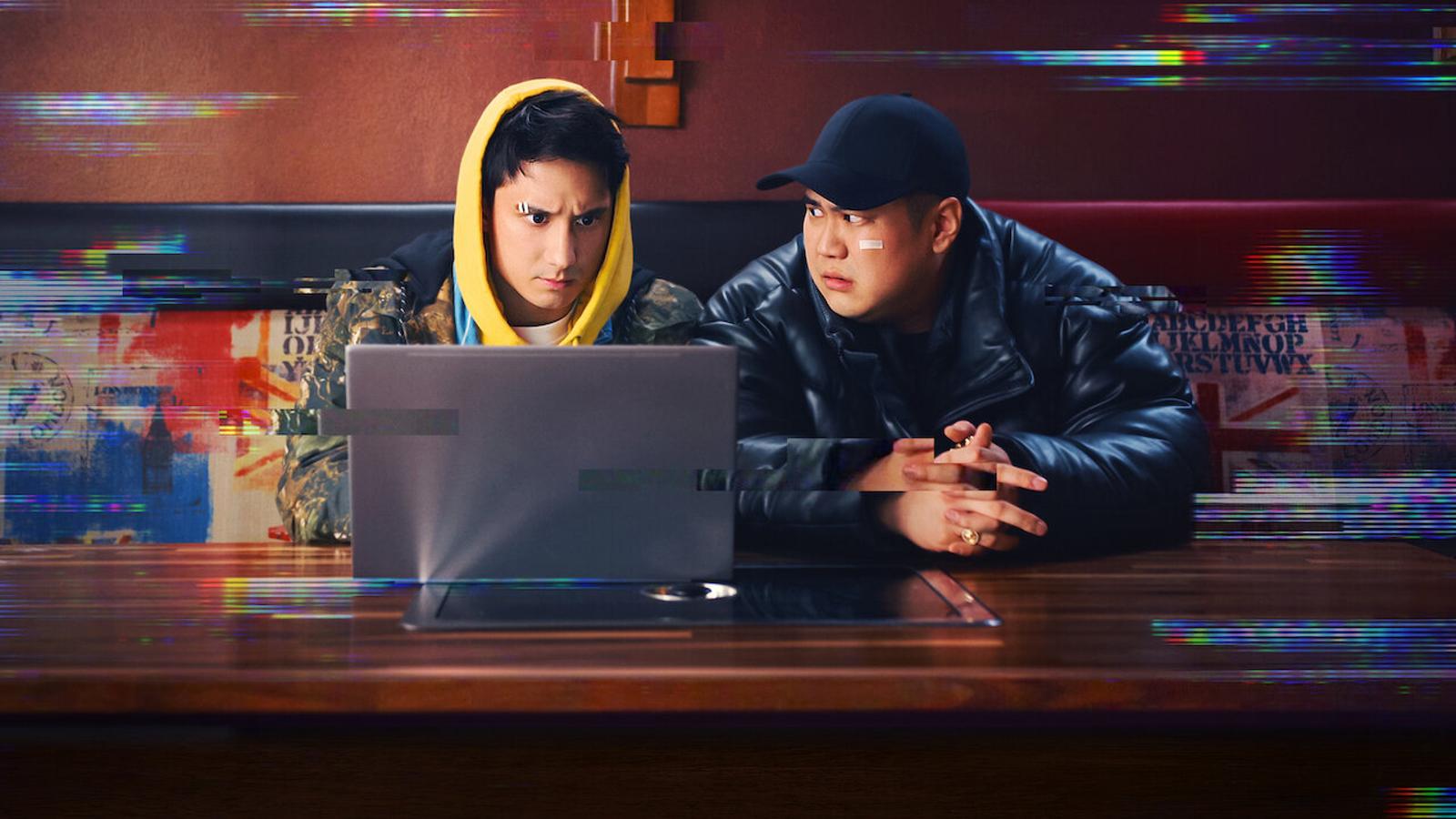 El famoso influencer Julien Bam y su compañero Joon Kim hacen todo lo posible por regresar a su vida normal tras viajar a una dimensión paralela por accidente.