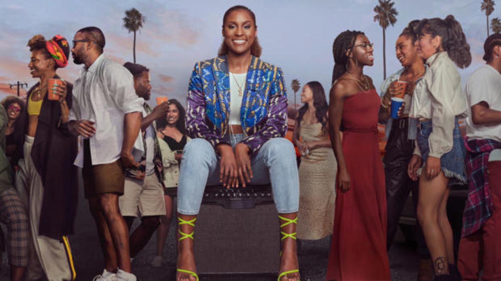 Protagonizada por Issa Rae, también creadora, Yvonne Orji, Jay Ellis y Lisa Joyce, la serie retrata la amistad entre dos chicas afroamericanas que tratan de convivir con sus propios defectos mientras navegan por diferentes experiencias y sobreviven a una serie interminable de problemas del día a día de la ciudad de Los Ángeles.