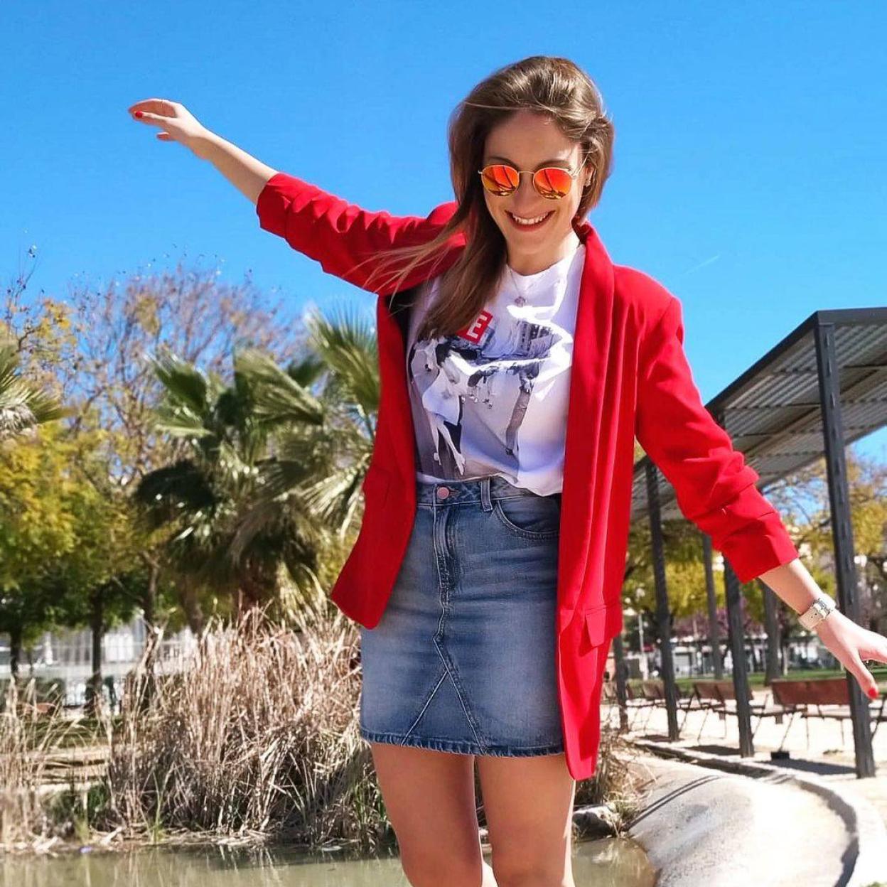 Pincha en la foto para ver 9 faldas con abertura que acaban de llegar a las tiendas y son perfectas para tus looks con botas altas