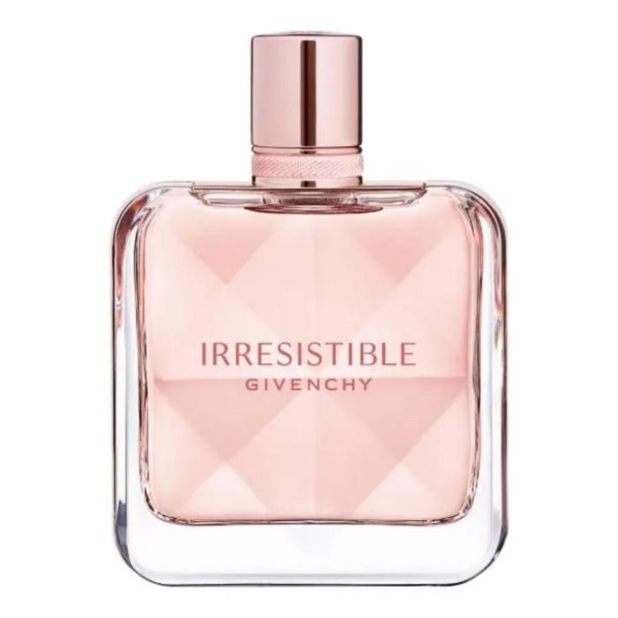 Irresistible, de Givenchy, es una fragancia floral, amaderada y afrutada. Juega con el contraste entre la rosa y la madera. Tenía un precio de 67,95 €, pero está rebajada a 34,95 €.